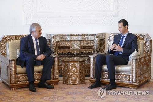 아사드 시리아 대통령(오른쪽), 라브렌티예프 러시아특사 면담     [시리아 대통령실 페이스북 계정]