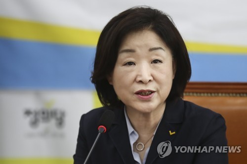 공직선거법개정안 법안 관련 기자간담회하는 심상정 의원(서울=연합뉴스) 윤동진 기자 = 국회 정치개혁특별위원장인 정의당 심상정 의원이 지난 24일 오전 국회에서 열린 공직선거법개정안 법안 발의 관련 기자간담회에서 발언하고 있다.