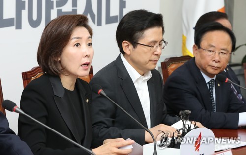 발언하는 나경원(서울=연합뉴스) 하사헌 기자 = 자유한국당 나경원 원내대표가 1일 국회에서 열린 최고위원·중진의원 연석회의에서 발언하고 있다. 2019.5.1 toadboy@yna.co.kr