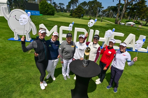 대회를 앞두고 포토콜 행사에 나선 선수들. 왼쪽부터 코르다, 쭈타누깐, 박인비, 리디아 고, 유소연, 이민지, 헨더슨. [브라보앤뉴 제공]