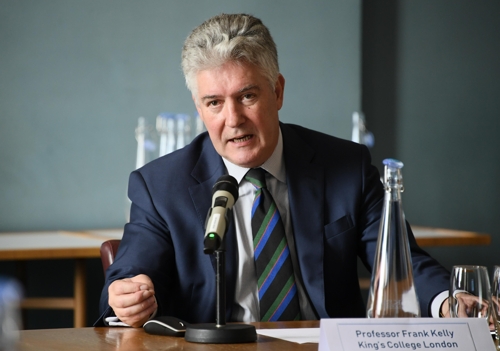 영국 런던을 방문 중인 박원순 서울시장은 3일(현지시간) 런던 킹스 컬리지에서 프랭크 켈리 교수를 만나 대기질 정책에 대한 의견을 교환했다. 사진은 켈리 교수. 2019.05.03 [서울시 제공]