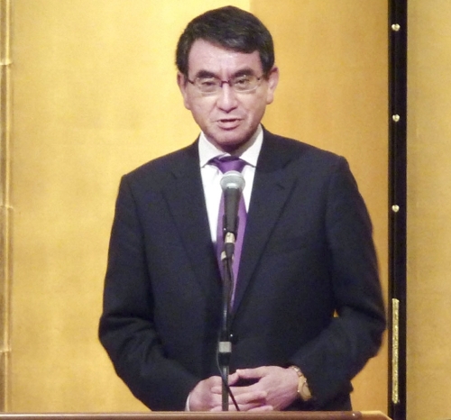 (도쿄 교도=연합뉴스) 고노 다로 일본 외무상이 11일 삿포로에서 열린 '요미우리 비즈니스 포럼 2019'에서 '향후의 일본외교 방향'이란 주제로 연설하고 있다.