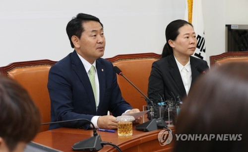 기자간담회하는 김관영(서울=연합뉴스) 하사헌 기자 = 바른미래당 김관영 원내대표가 14일 오전 국회 원내대표실에서 기자간담회를 하고 있다. 2019.5.14 toadboy@yna.co.kr