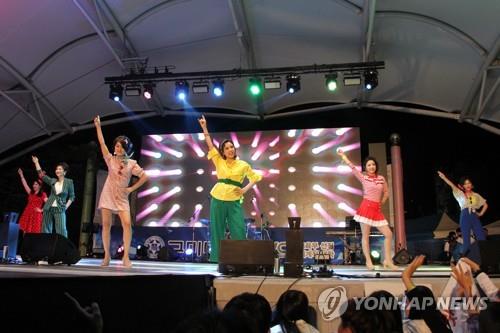 걸그룹으로 변신 '여교수들'[구미대 제공]