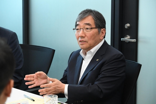 "자영업자 생존율 높여야"윤석헌 금융감독원장이 17일 부산에서 열린 간담회에서 자영업자 육성 방안에 대해 발언하고 있다. [BNK부산은행 제공]