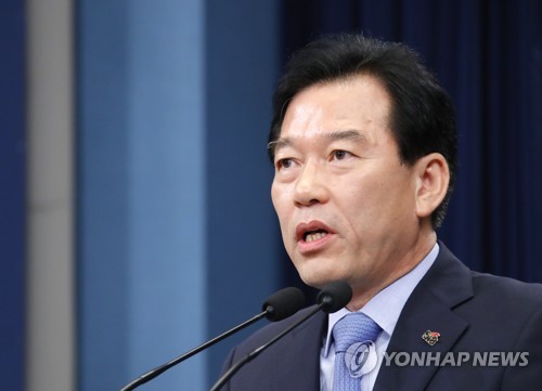 정태호 일자리수석, "최근 고용동향과 정책 방향은"(서울=연합뉴스) 배재만 기자 = 정태호 청와대 일자리수석이 19일 오후 춘추관 대브리핑룸에서 브리핑을 열고 최근 고용동향과 정책 방향에 관해 설명하고 있다. 2019.5.19 scoop@yna.co.kr