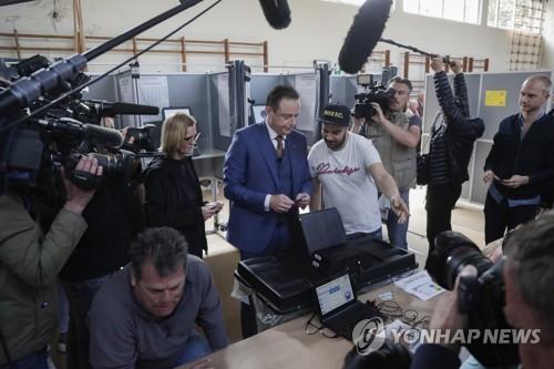 투표하는 벨기에 '새플레미시연대'(N-VA) 대표[EPA=연합뉴스]