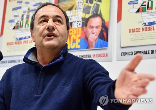 난민 친화 정책을 펼쳤던 이탈리아 남부 소도시 리아체의 도미니코 루카노 시장 [EPA=연합뉴스]
