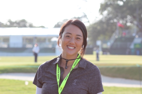 LPGA의 한국 여자골프 전도사 (찰스턴=연합뉴스) 최인영 기자 = 미국여자프로골프협회(LPGA) 홍보·미디어 담당인 재미교포 4세 크리스틴 윤 씨(가운데 아래)가 제74회 US여자오픈이 열린 미국 사우스캐롤라이나주 찰스턴의 컨트리클럽 오브 찰스턴에서 인터뷰하고 있다. 2019.6.4 abbie@yna.co.kr (끝)