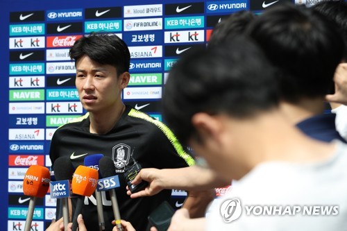 김태환 인터뷰(파주=연합뉴스) 신준희 기자 = 축구 국가대표팀 김태환이 4일 파주 NFC에서 훈련에 앞서 인터뷰를 하고 있다. 
    대표팀은 오는 7일 호주, 11일 이란과 평가전을 치른다. 2019.6.4 hama@yna.co.kr