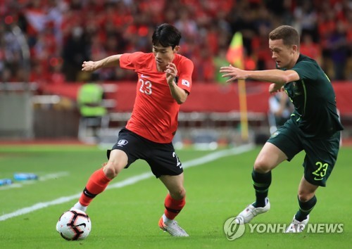 호주전에서 돌파하는 김문환(부산=연합뉴스) 한종찬 기자 = 7일 오후 부산 아시아드 주경기장에 열린 대한민국 남자 축구대표팀과 호주와의 평가전. 김문환이 돌파하고 있다. 2019.6.7 saba@yna.co.kr