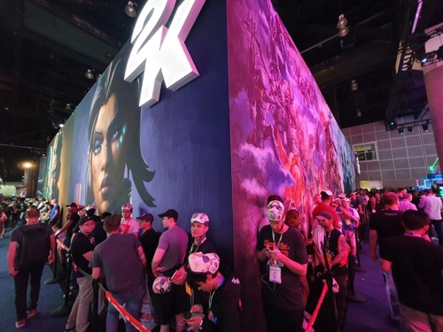 '보더랜드3' 체험하려 줄 선 게이머들(로스앤젤레스=연합뉴스) 홍지인 기자 = 13일(현지시간) 미국 로스앤젤레스에서 열린 게임쇼 'E3 2019'에서 신작 게임 '보더랜드3' 부스 앞에 게이머들이 줄을 서 있다. 2019. 6. 14.