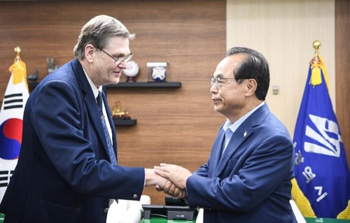 콜린 웹스터 국제e스포츠연맹 회장 부산시 예방[부산시 제공. 재판매 및 DB 금지]