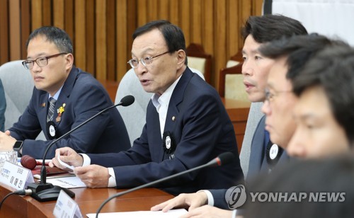 발언하는 이해찬 대표(서울=연합뉴스) 하사헌 기자 = 더불어민주당 이해찬 대표가 12일 오전 국회에서 열린 확대간부회의에서 발언하고 있다. 2019.6.12 toadboy@yna.co.kr