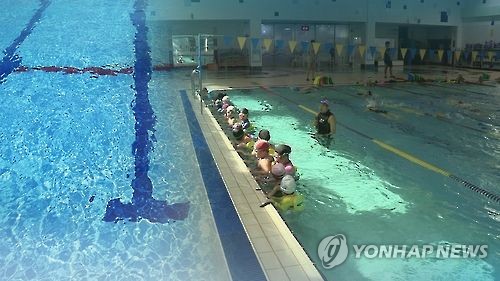 '생존수영'(CG). 위 사진은 해당 기사와 관련 없습니다.[연합뉴스TV 제공. 재판매 및 DB 금지]