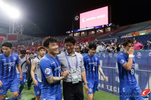 2019 AFC 챔피언스리그 16강 1차전 원정에서 승리를 따낸 울산 현대 선수들[한국프로축구연맹 제공]