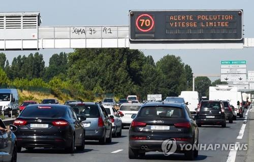 프랑스 보르도 도로 전광판에 표시된 대기오염 경고문.[AFP=연합뉴스]