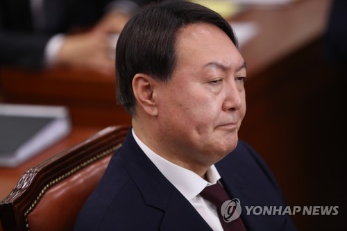 굳은 표정의 윤석열(서울=연합뉴스) 신준희 기자 = 윤석열 검찰총장 후보자가 8일 서울 여의도 국회에서 열리는 인사청문회에 참석해 있다. 2019.7.8 hama@yna.co.kr