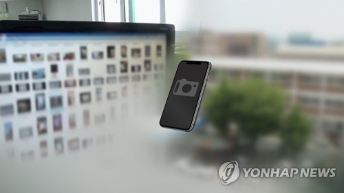 몰카 찍은 군인(CG)[연합뉴스TV 제공]