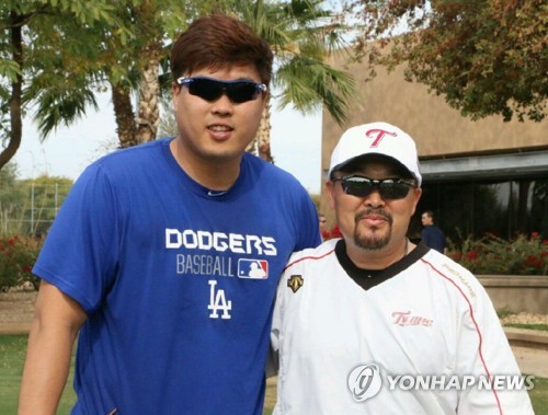 2017년 다저스 스프링캠프에서 류현진과 김용일 전 LG 트레이닝 코치[김용일 트레이너 제공]