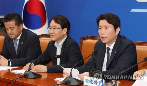 발언하는 이인영 원내대표(서울=연합뉴스) 하사헌 기자 = 더불어민주당 이인영 원내대표가 11일 오전 국회에서 열린 정책조정회의에서 발언하고 있다. 2019.7.11 toadboy@yna.co.kr