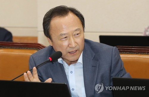 질의하는 홍일표 의원(서울=연합뉴스) 하사헌 기자 = 자유한국당 홍일표 의원이 12일 열린 국회 기획재정위 전체회의에서 질의하고 있다.   toadboy@yna.co.kr