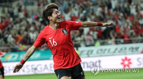 환호하는 황의조(서울=연합뉴스) 최재구 기자 = 11일 오후 서울월드컵경기장에서 열린 축구대표팀 한국과 이란의 평가전. 황의조가 첫 골을 넣은 후 환호하고 있다. 2019.6.11 jjaeck9@yna.co.kr