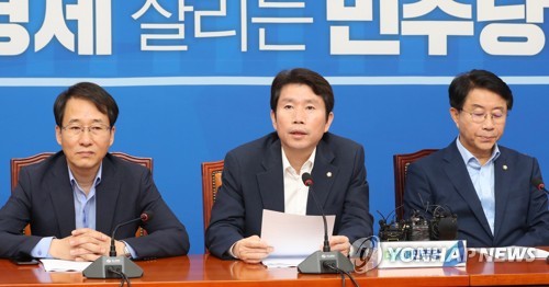 발언하는 이인영(서울=연합뉴스) 하사헌 기자 = 더불어민주당 이인영 원내대표가 18일 오전 국회에서 열린 정책조정회의에서 발언하고 있다. 2019.7.18 toadboy@yna.co.kr