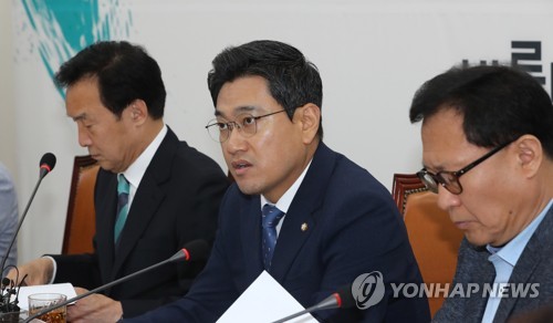 발언하는 오신환(서울=연합뉴스) 하사헌 기자 = 바른미래당 오신환 원내대표가 15일 오전 국회에서 열린 최고위원회의에서 발언하고 있다.  2019.7.15 toadboy@yna.co.kr
