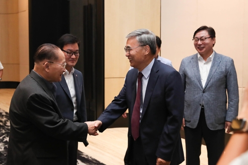 리종혁 아태위 부위원장과 이종석 경기도평화정책자문위원장[경기도 제공. 재판매 및 DB 금지]