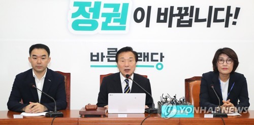 최고위원회의에서 발언하는 손학규(서울=연합뉴스) 김주형 기자 = 바른미래당 손학규 대표(가운데)가 31일 오전 국회에서 열린 최고위원회의에서 발언하고 있다. 2019.7.31 kjhpress@yna.co.kr