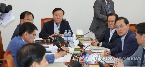 추경안 조정소위(서울=연합뉴스) 하사헌 기자 = 국회 예산결산특별위원회 2019년도 추가경정예산안 및 기금운용계획변경안 조정소위원회가 31일 오전 김재원 예결위원장 주재로 열리고 있다. 2019.7.31 toadboy@yna.co.kr