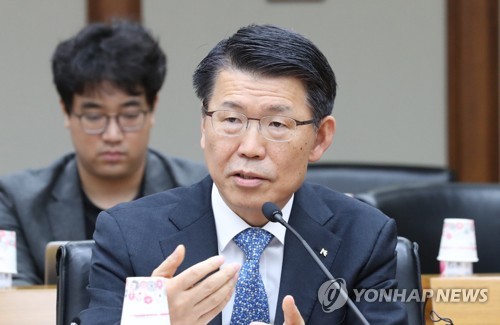 간담회 하는 은성수 금융위원장 후보자(서울=연합뉴스) 이진욱 기자 = 은성수 금융위원장 후보자가 9일 여의도 수출입은행에서 기자간담회를 하고 있다. 2019.8.9 cityboy@yna.co.kr