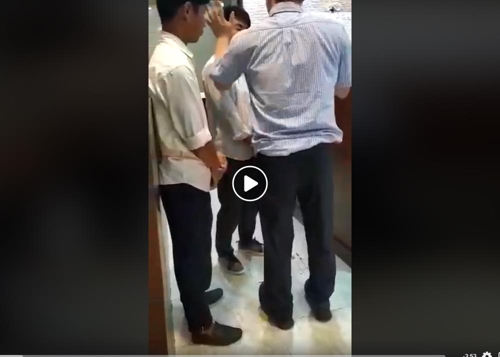 인도 첸나이 한국 게스트하우스 종업원 폭행 장면. [페이스북 계정 캡처]