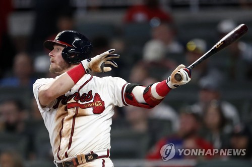 도널드슨, 류현진 상대로 홈런(애틀랜타 AP=연합뉴스) 애틀랜타 브레이브스 조시 도널드슨이 18일(한국시간) 미국 조지아주 애틀랜타 선트러스트파크에서 열린 2019 미국프로야구 메이저리그 로스앤젤레스 다저스와의 홈경기, 6회 말에 류현진을 상대로 결승 솔로포를 치고 있다.