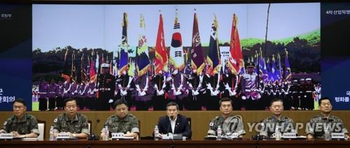 한자리에 모인 군 수뇌부 (서울=연합뉴스) 최재구 기자 = 정경두 국방부 장관이 6월 19일 서울 국방부에서 열린 2019년 전반기 전군주요지휘관회의에서 발언하고 있다.  2019.6.19