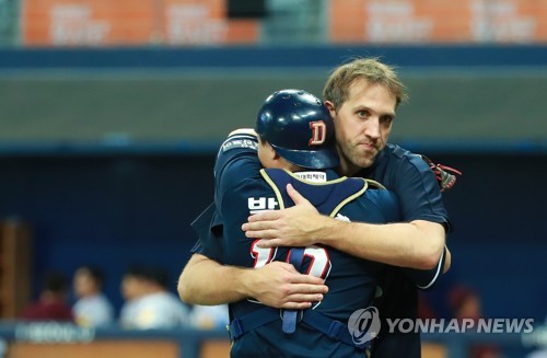 조쉬 린드블럼(오른쪽)[연합뉴스 자료사진]