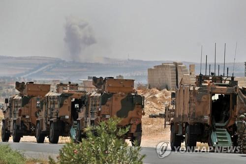 칸셰이쿤으로 접근하는 터키 호송차량과 이를 차단하기 위한 시리아 정부군의 공습 [AFP=연합뉴스]