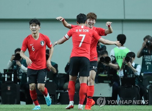 황의조 골(서울=연합뉴스) 서명곤 기자 = 11일 오후 서울월드컵경기장에서 열린 축구대표팀 한국과 이란의 평가전. 황의조가 골을  넣은 뒤 기뻐하고 있다.  2019.6.11 seephoto@yna.co.kr