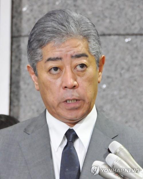 (도쿄 AFP=연합뉴스) 이와야 다케시 일본 방위상이 23일 도쿄 방위성 청사에서 한국 정부의 지소미아 종료 결정과 관련한 입장을 밝히고 있다. bulls@yna.co.kr