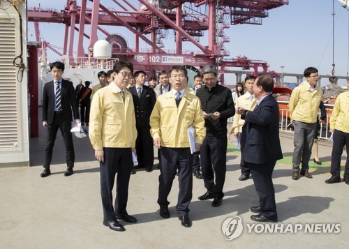 지난 4월 환경부장관 평택항 미세먼지 배출현황 점검[환경부 제공 자료사진]