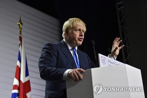 기자회견 중인 보리스 존슨 영국 총리 [EPA=연합뉴스