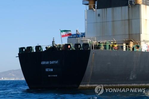 이란 국기 내걸린 '아드리안 다르야 1호'[지브롤터 AFP=연합뉴스]