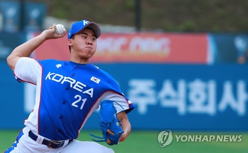 투수로 등판한 장재영(부산=연합뉴스) 홍해인 기자 = 3일 오후 부산 기장군 기장현대차드림볼파크에서 열린 '제29회 WBSC 기장 세계 청소년 야구 선수권 대회(WSBC U-18 야구 월드컵)' 예선라운드 A조 한국과 중국의 경기. 4회말 한국 두 번째 투수 장재영이 역투하고 있다. 장재영은 프로야구 키움 히어로즈 장정석 감독의 아들이다. 2019.9.3 hihong@yna.co.kr
