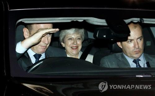 만면에 웃음 띤 테리사 메이 전 총리[로이터=연합뉴스]