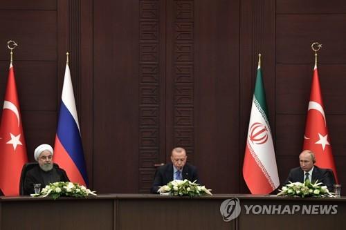 3국 정상회담 후 공동 기자회견에 참석한 이란(좌)·터키·러시아(우) 대통령 [EPA=연합뉴스]