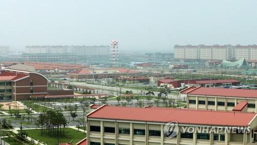 미8군 평택시대 개막 (평택=연합뉴스) 홍기원 기자 = 미8군사령부가 주둔지를 서울 용산에서 경기 평택으로 이전하는 작업을 마무리하고 11일 새 청사 개관식을 했다. 사진은 11일 오후 경기도 평택시 캠프 험프리스 모습. 2017.7.11
xanadu@yna.co.kr
(끝)