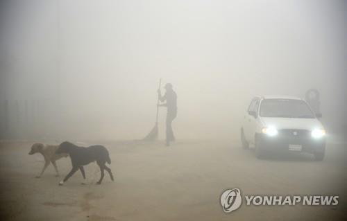 스모그가 가득한 인도 뉴델리의 모습. [연합뉴스 자료 사진]
