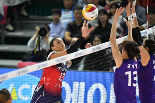 공격하는 디우프[한국배구연맹(KOVO) 제공]