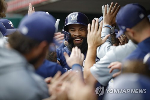 홈런 친 에릭 테임즈[AP=연합뉴스]